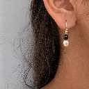 hoop black and white rice shape pearl earring (1).webp